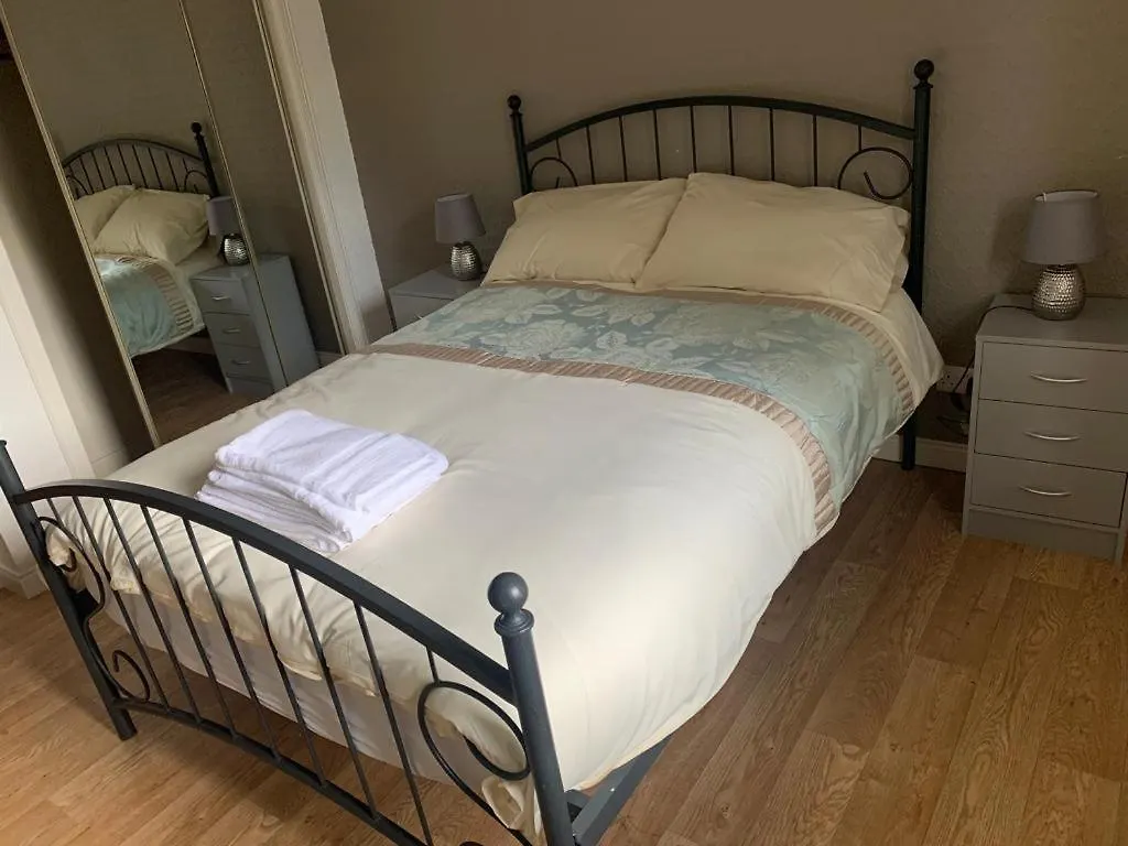 2 Bedroom Central Apartment Edimburgo