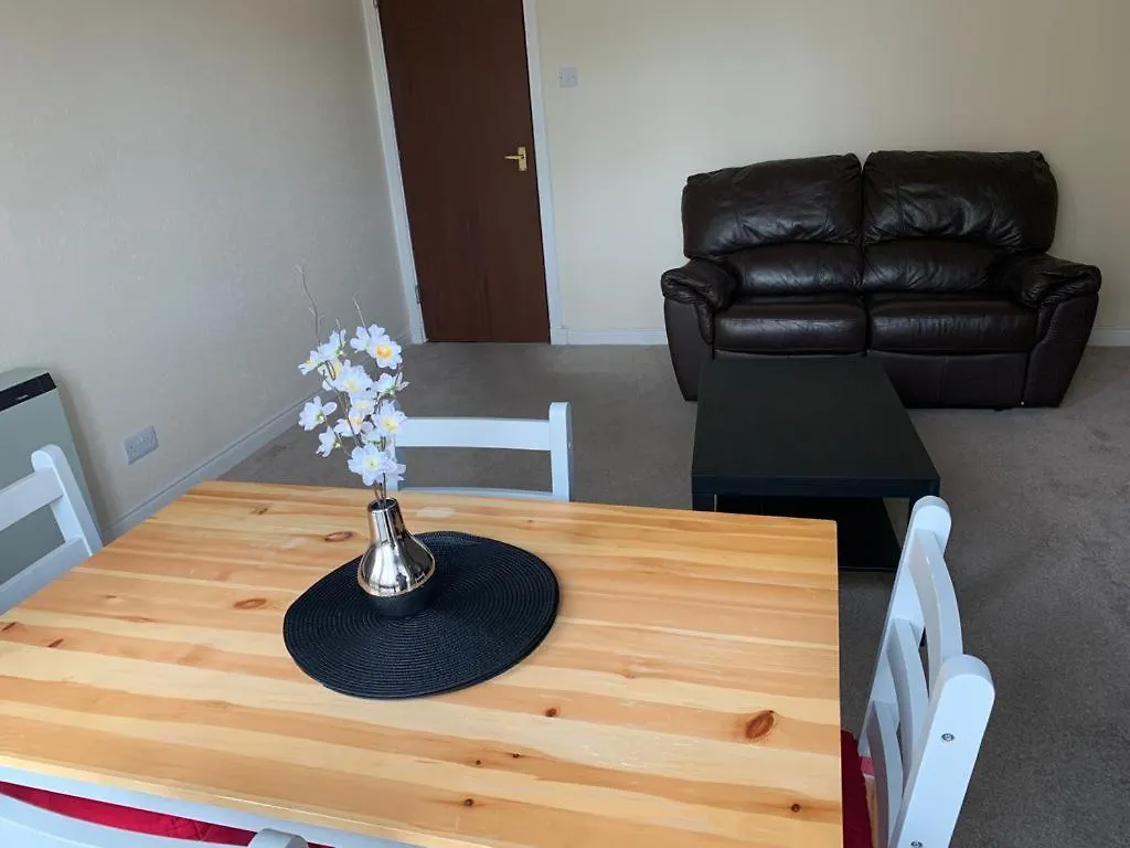 2 Bedroom Central Apartment Edinburgh